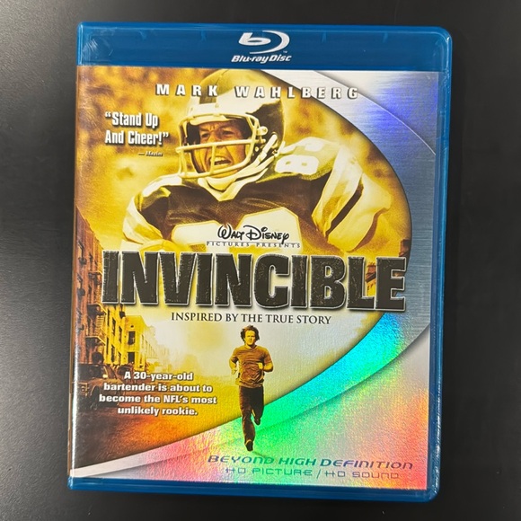 Invincible - Blu-ray - Picture 1 of 5